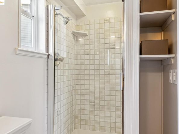 3887 Forest Hill Ave, Oakland CA 94602