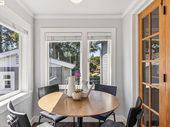 3887 Forest Hill Ave, Oakland CA 94602