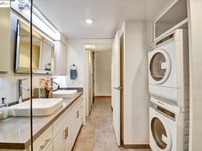 247 4th ST APT 204, Oakland CA 94607
