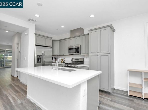 476 Colina Way, El Sobrante CA 94803