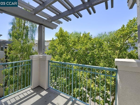 1840 Tice Creek 2437, Walnut Creek CA 94595