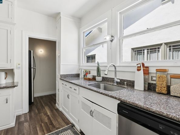 661 Brookwood Pl, Oakland CA 94610