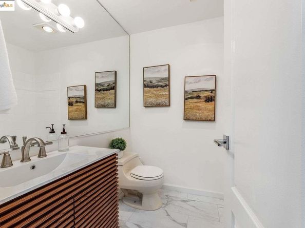 325 Kitty Hawk RD UNIT 207, Alameda CA 94501