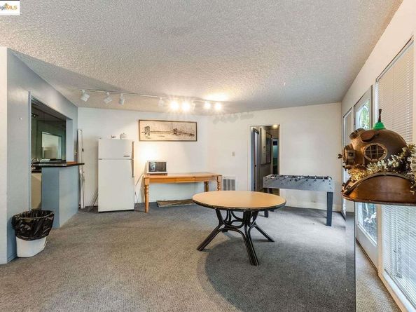 325 Kitty Hawk RD UNIT 207, Alameda CA 94501