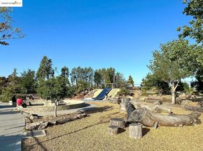 325 Kitty Hawk RD UNIT 207, Alameda CA 94501