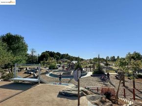 325 Kitty Hawk RD UNIT 207, Alameda CA 94501