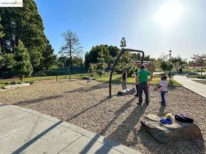 325 Kitty Hawk RD UNIT 207, Alameda CA 94501