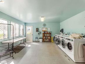 325 Kitty Hawk RD UNIT 207, Alameda CA 94501