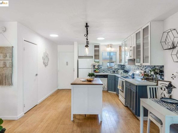 325 Kitty Hawk RD UNIT 207, Alameda CA 94501