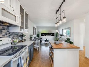 325 Kitty Hawk RD UNIT 207, Alameda CA 94501