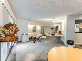 325 Kitty Hawk RD UNIT 207, Alameda CA 94501