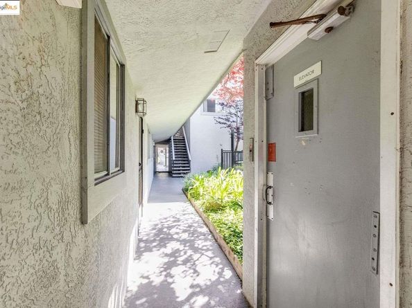 325 Kitty Hawk RD UNIT 207, Alameda CA 94501