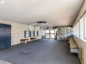 325 Kitty Hawk RD UNIT 207, Alameda CA 94501