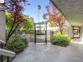 325 Kitty Hawk RD UNIT 207, Alameda CA 94501
