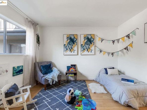 325 Kitty Hawk RD UNIT 207, Alameda CA 94501