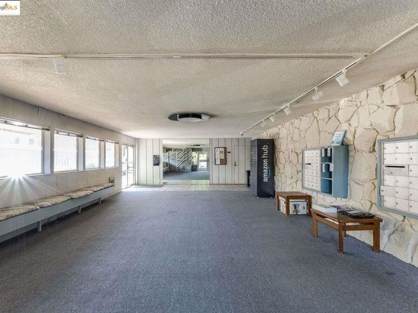 325 Kitty Hawk RD UNIT 207, Alameda CA 94501