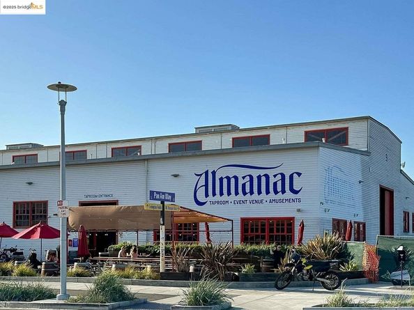 325 Kitty Hawk RD UNIT 207, Alameda CA 94501