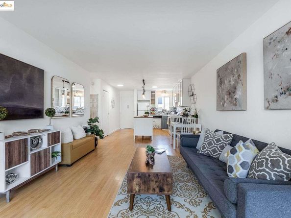 325 Kitty Hawk RD UNIT 207, Alameda CA 94501