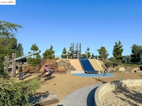 325 Kitty Hawk RD UNIT 207, Alameda CA 94501