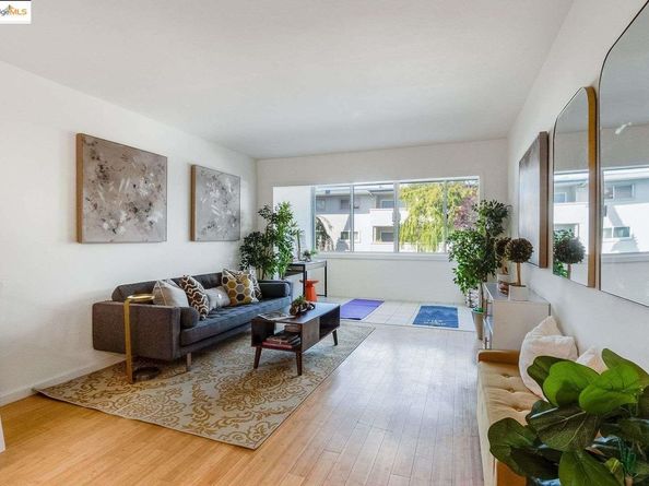 325 Kitty Hawk RD UNIT 207, Alameda CA 94501