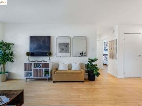 325 Kitty Hawk RD UNIT 207, Alameda CA 94501