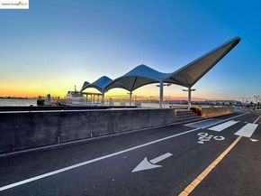 325 Kitty Hawk RD UNIT 207, Alameda CA 94501