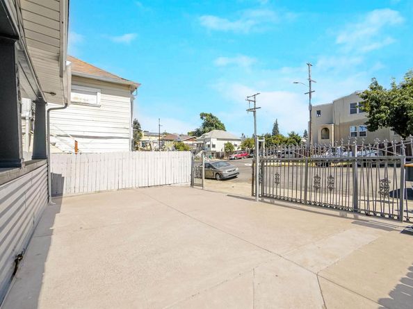 2207 E 19th St, Oakland CA 94606