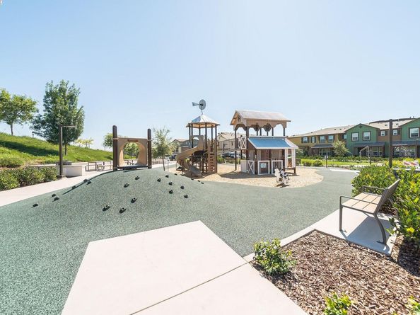 389 Basswood Cmn 5, Livermore CA 94551