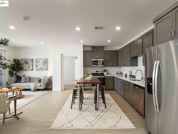 500 Somi CT 310, Hayward CA 94544