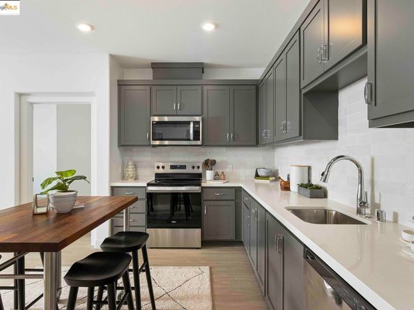 500 Somi CT 310, Hayward CA 94544