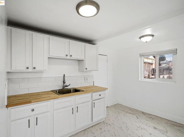 8117 Ney Ave, Oakland CA 94605