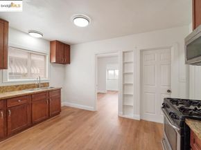 8117 Ney Ave, Oakland CA 94605