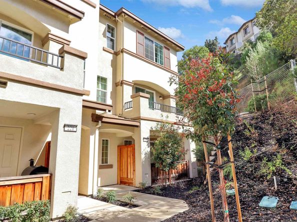 225 Laurel Knoll Dr, Martinez CA 94553