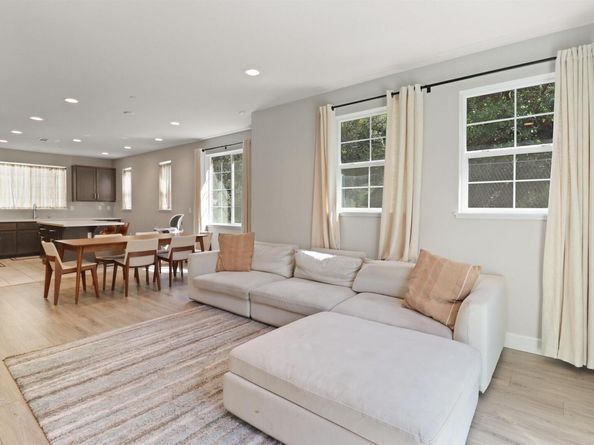 225 Laurel Knoll Dr, Martinez CA 94553