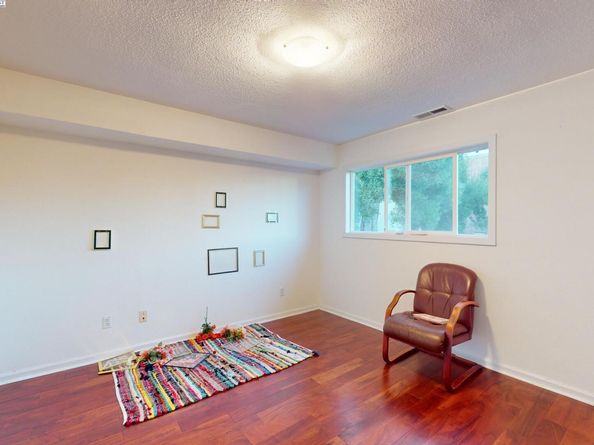54 Railroad Ave, Richmond CA 94801