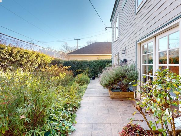 54 Railroad Ave, Richmond CA 94801