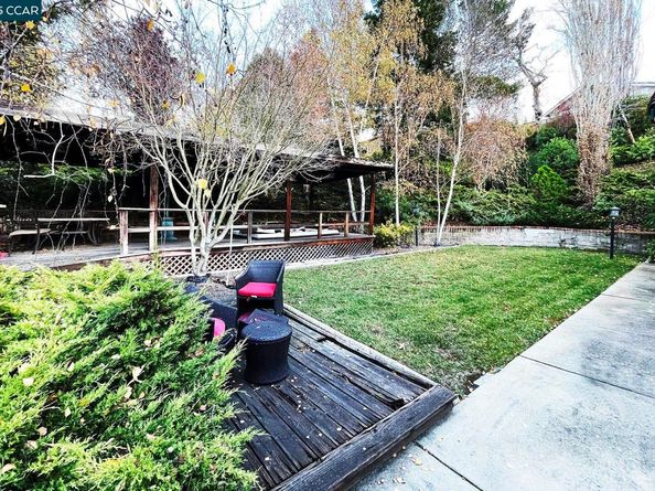 5472 Country View Dr, Richmond CA 94803