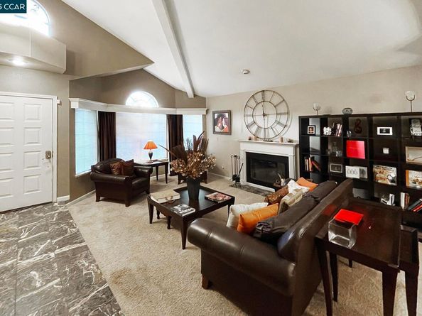 5472 Country View Dr, Richmond CA 94803