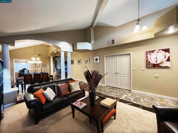 5472 Country View Dr, Richmond CA 94803