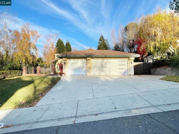 5472 Country View Dr, Richmond CA 94803