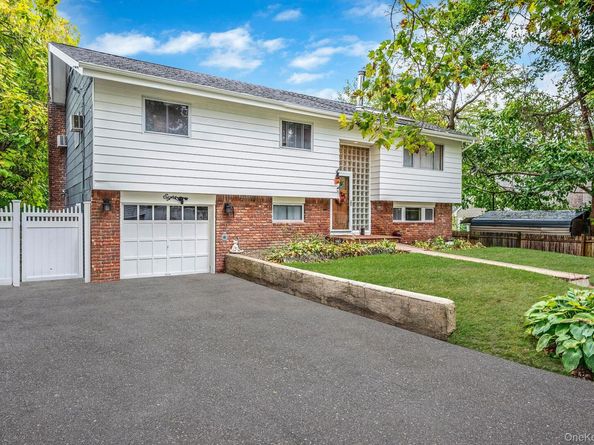 8 Kenswick Lane, Huntington Station NY 11746