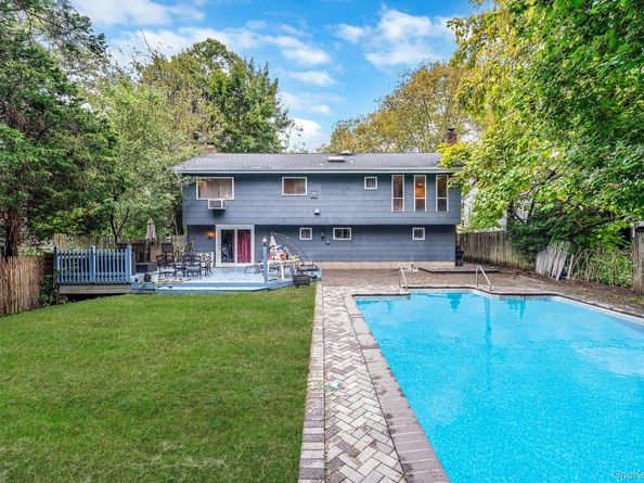 8 Kenswick Lane, Huntington Station NY 11746