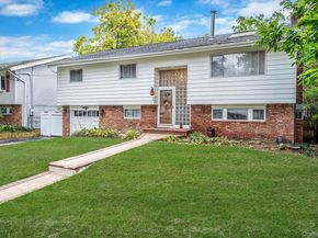 8 Kenswick Lane, Huntington Station NY 11746