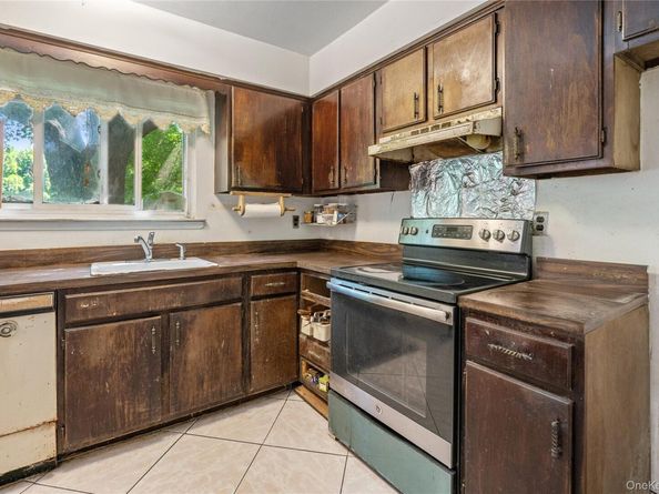 837 Old Medford Avenue, Medford NY 11763