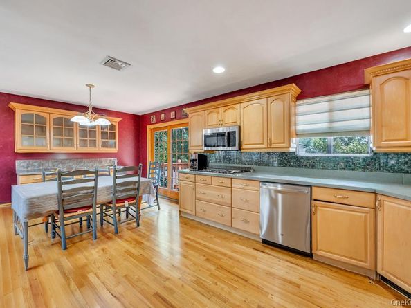 371 W 20th Street, Deer Park NY 11729