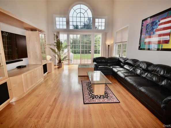 679 Balfour Place, Melville NY 11747