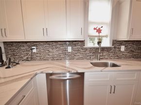 679 Balfour Place, Melville NY 11747