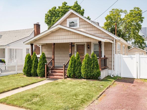1039 Steele Boulevard, Baldwin NY 11510