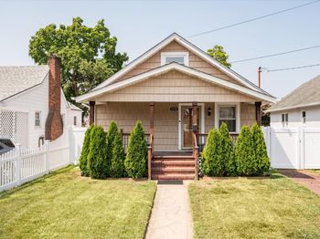 1039 Steele Boulevard