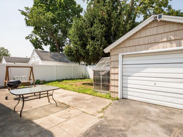 1039 Steele Boulevard, Baldwin NY 11510